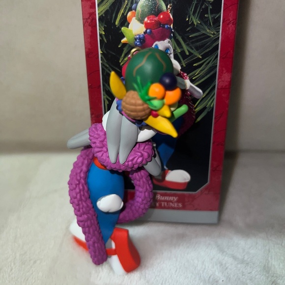 Vintage 1998 Hallmark Keepsake Looney Tunes Bugs Bunny Latin Dancer Ornament - Picture 4 of 4